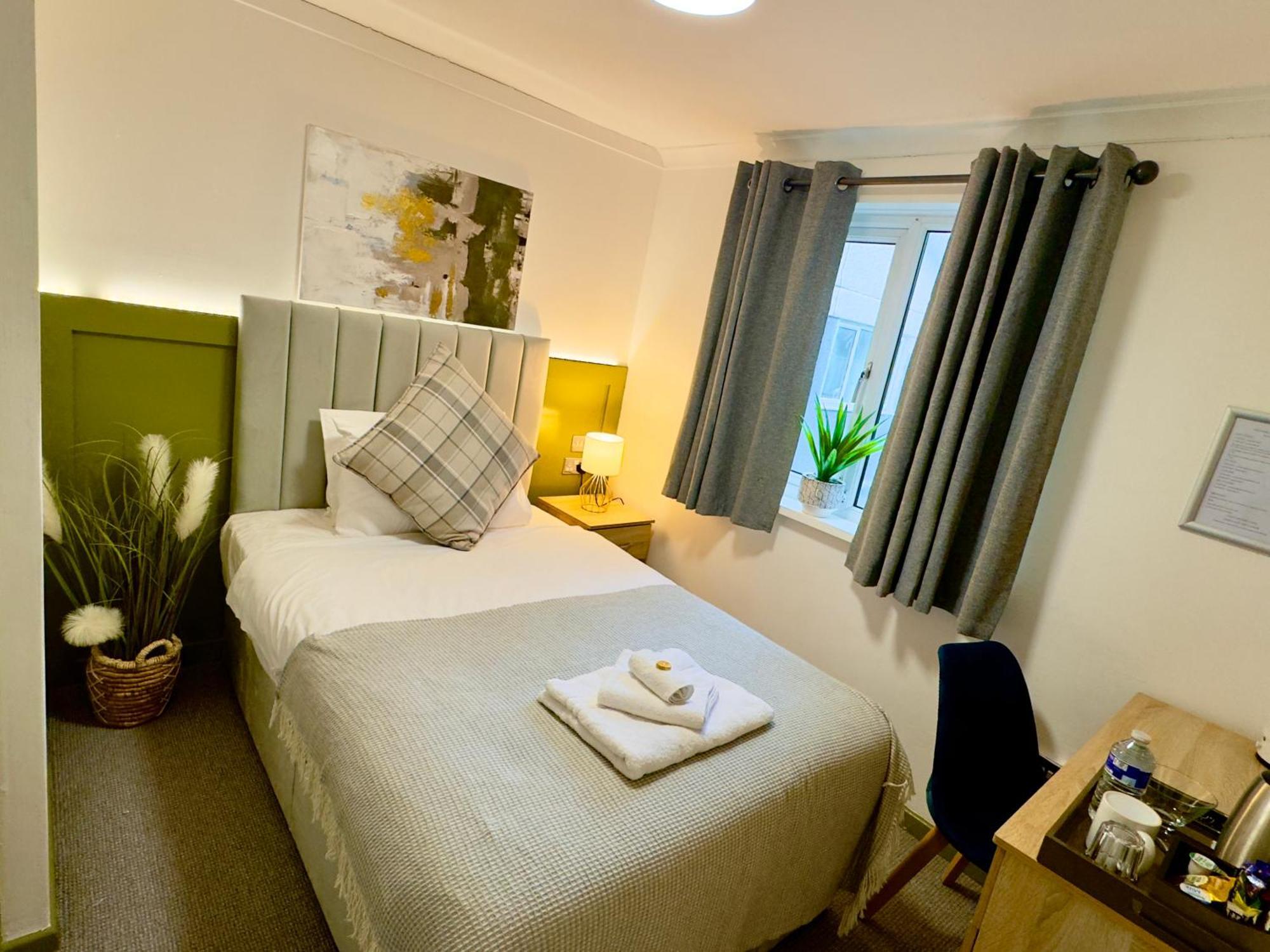 Coastal Park Accommodation Llanelli Exterior photo