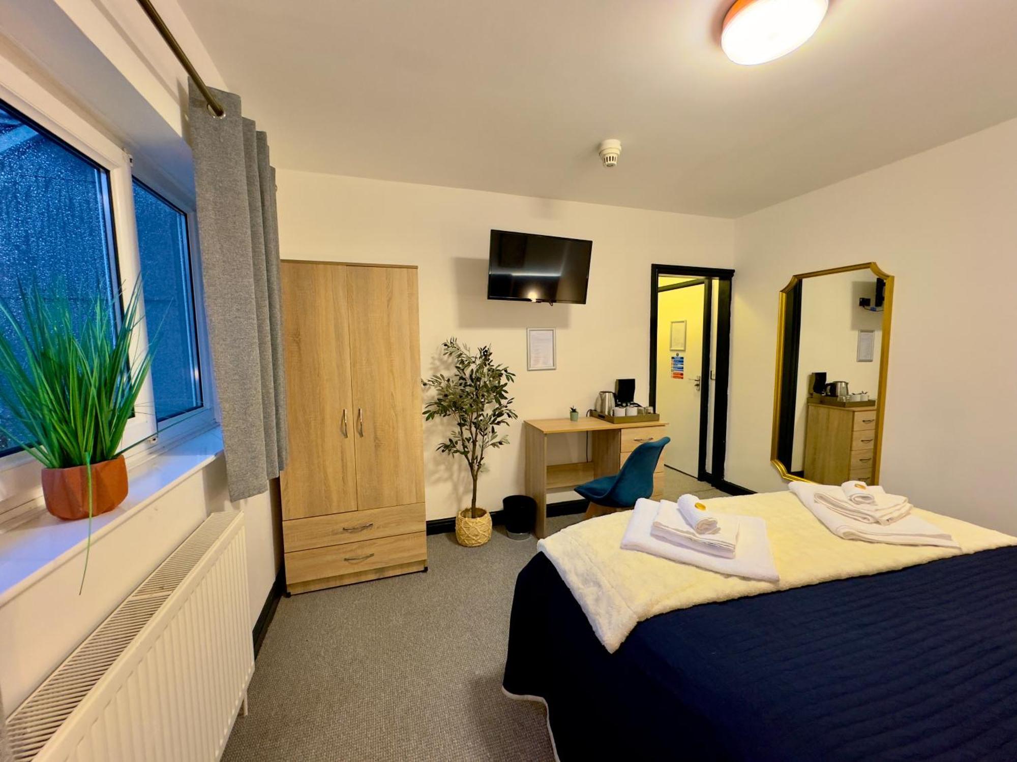 Coastal Park Accommodation Llanelli Exterior photo